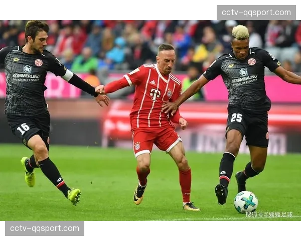 奥格斯堡2-2霍芬海姆,双方在比赛最后十分钟互有攻守